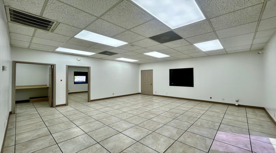 14209 Business Ave, Laredo, Texas 78045, 1 Bedroom Bedrooms, 6 Rooms Rooms,1 BathroomBathrooms,Commercial/industrial,For Rent,14209 Business Ave,20261427