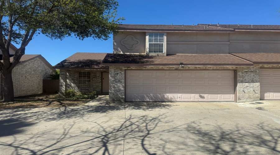 8801 McPherson Rd, Laredo, Texas 78045, 3 Bedrooms Bedrooms, 6 Rooms Rooms,3 BathroomsBathrooms,Residential,For Rent,8801 McPherson Rd,20261428