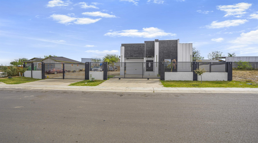 5409 Galicia Lane, LAREDO, Texas 78046, 3 Bedrooms Bedrooms, 4 Rooms Rooms,2 BathroomsBathrooms,Residential,For Sale,5409 Galicia Lane,20261429