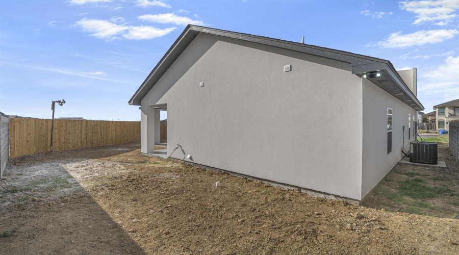 6001 Leopoldo Dr, Laredo, Texas 78045, 3 Bedrooms Bedrooms, 4 Rooms Rooms,2 BathroomsBathrooms,Residential,For Sale,6001 Leopoldo Dr,20261430