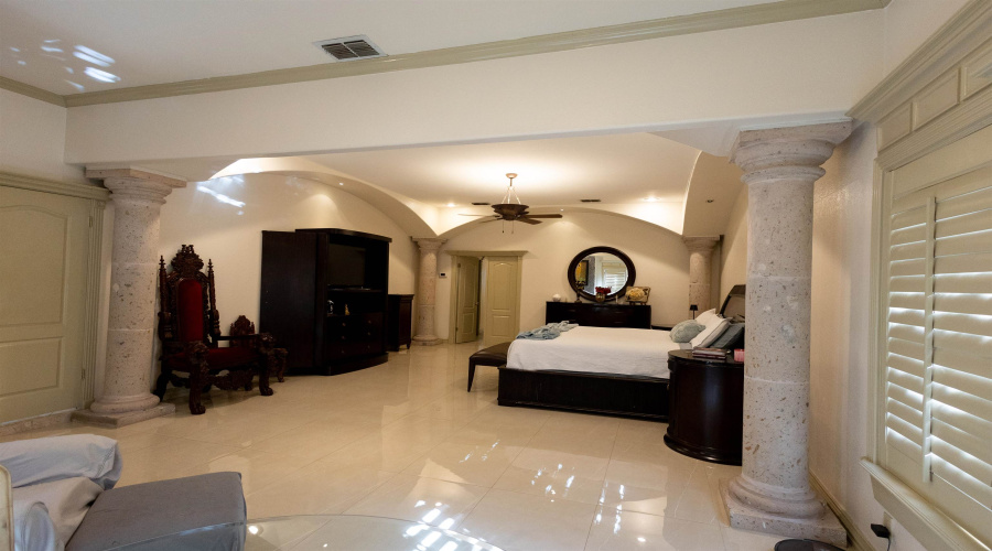 3001 Copperfield Cir, Laredo, Texas 78045, 5 Bedrooms Bedrooms, 15 Rooms Rooms,4 BathroomsBathrooms,Residential,For Sale,3001 Copperfield Cir,20261431