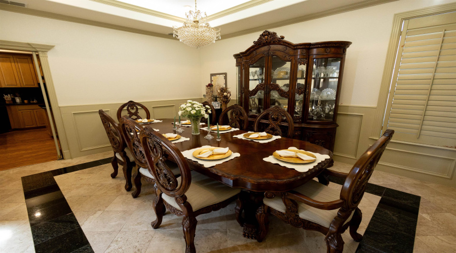 3001 Copperfield Cir, Laredo, Texas 78045, 5 Bedrooms Bedrooms, 15 Rooms Rooms,4 BathroomsBathrooms,Residential,For Sale,3001 Copperfield Cir,20261431