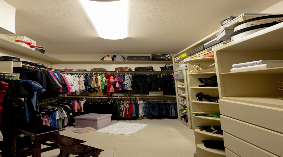 3001 Copperfield Cir, Laredo, Texas 78045, 5 Bedrooms Bedrooms, 15 Rooms Rooms,4 BathroomsBathrooms,Residential,For Sale,3001 Copperfield Cir,20261431