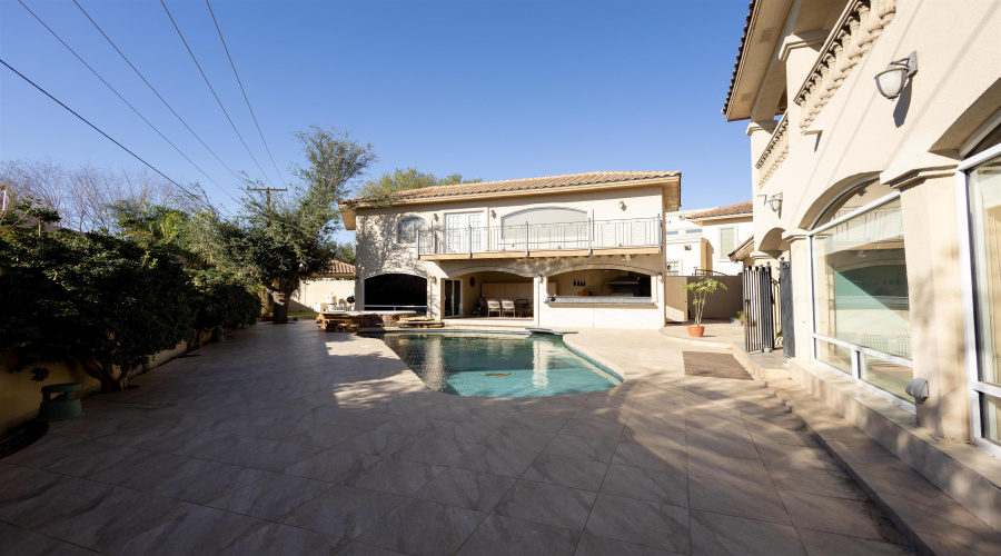 3001 Copperfield Cir, Laredo, Texas 78045, 5 Bedrooms Bedrooms, 15 Rooms Rooms,4 BathroomsBathrooms,Residential,For Sale,3001 Copperfield Cir,20261431