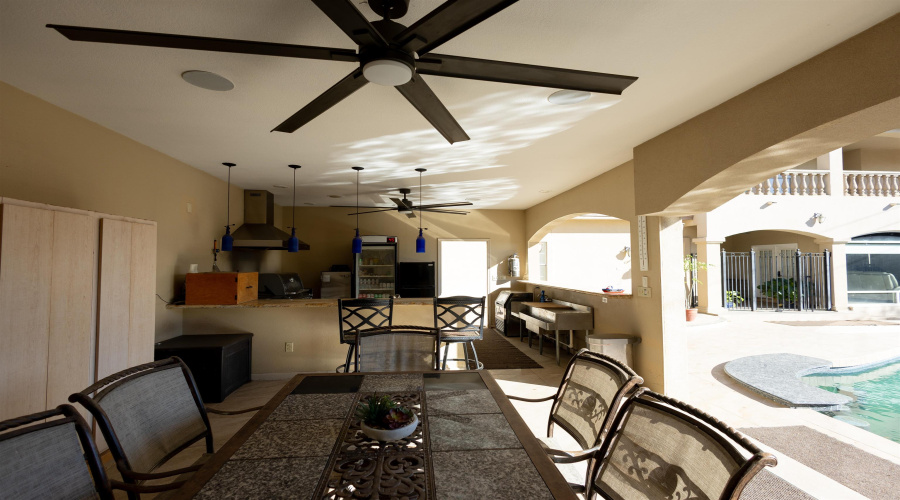 3001 Copperfield Cir, Laredo, Texas 78045, 5 Bedrooms Bedrooms, 15 Rooms Rooms,4 BathroomsBathrooms,Residential,For Sale,3001 Copperfield Cir,20261431