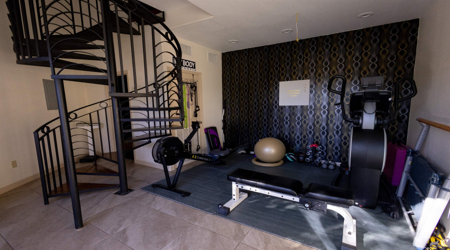 3001 Copperfield Cir, Laredo, Texas 78045, 5 Bedrooms Bedrooms, 15 Rooms Rooms,4 BathroomsBathrooms,Residential,For Sale,3001 Copperfield Cir,20261431