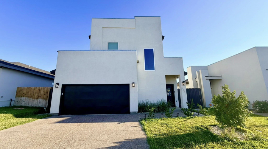 1611 Coba Dr., Laredo, Texas 78046, 4 Bedrooms Bedrooms, 7 Rooms Rooms,2 BathroomsBathrooms,Residential,For Sale,1611 Coba Dr.,20261435