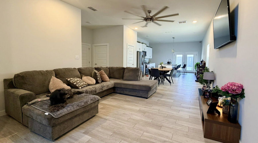 1611 Coba Dr., Laredo, Texas 78046, 4 Bedrooms Bedrooms, 7 Rooms Rooms,2 BathroomsBathrooms,Residential,For Sale,1611 Coba Dr.,20261435