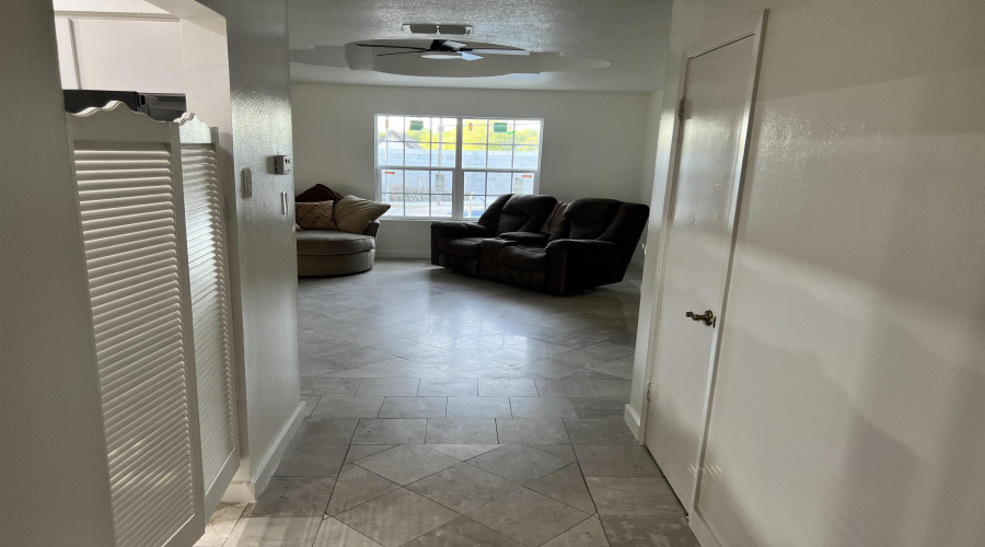 312 Candlewood Rd, Laredo, Texas 78045, 4 Bedrooms Bedrooms, 6 Rooms Rooms,4 BathroomsBathrooms,Residential,For Rent,312 Candlewood Rd,20261436