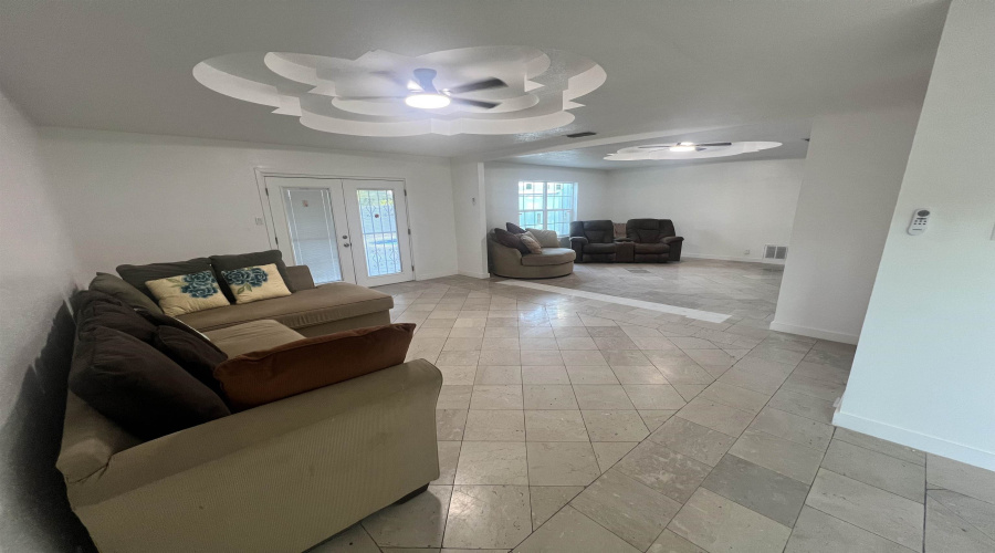 312 Candlewood Rd, Laredo, Texas 78045, 4 Bedrooms Bedrooms, 6 Rooms Rooms,4 BathroomsBathrooms,Residential,For Rent,312 Candlewood Rd,20261436