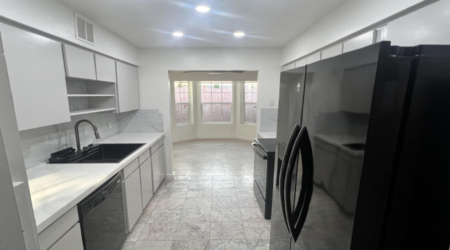 312 Candlewood Rd, Laredo, Texas 78045, 4 Bedrooms Bedrooms, 6 Rooms Rooms,4 BathroomsBathrooms,Residential,For Rent,312 Candlewood Rd,20261436