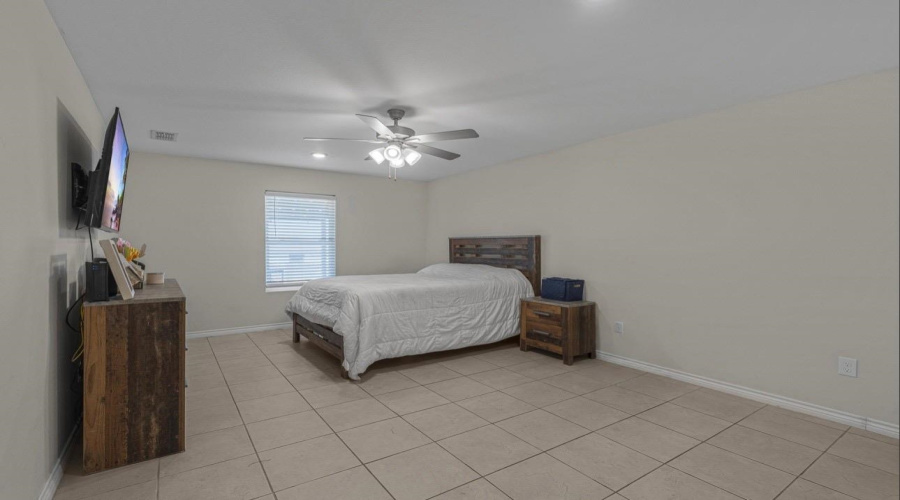 3708 Jaime Martin, Laredo, Texas 78046, 4 Bedrooms Bedrooms, 6 Rooms Rooms,2 BathroomsBathrooms,Residential,For Sale,3708 Jaime Martin,20261438