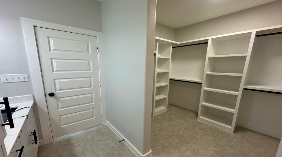 5014 Rio Seco St., Laredo, Texas 78046, 3 Bedrooms Bedrooms, 6 Rooms Rooms,2 BathroomsBathrooms,Residential,For Sale,5014 Rio Seco St.,20261439