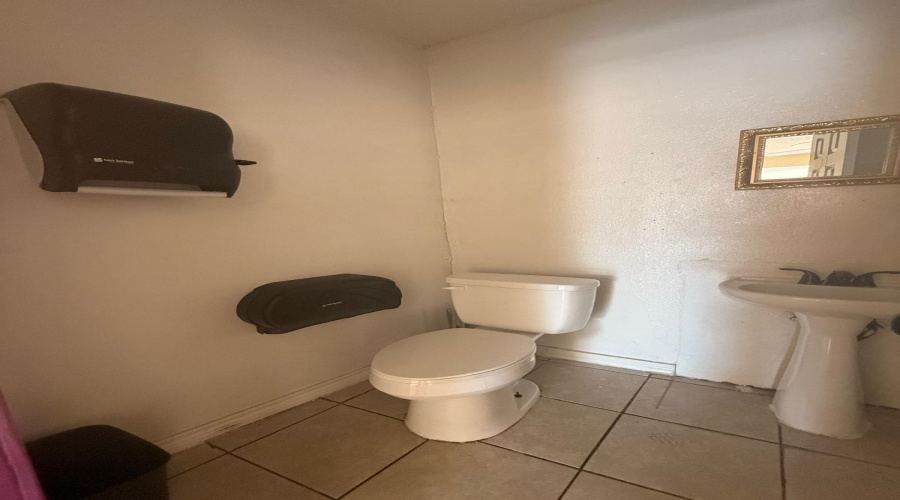 1402 Centeno Ln, Rio Bravo, Texas 78046, 1 Room Rooms,2 BathroomsBathrooms,Commercial retail/office,For Sale,1402 Centeno Ln,20261444