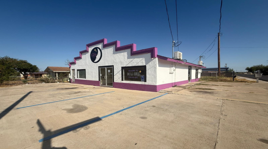 1402 Centeno Ln, Rio Bravo, Texas 78046, 1 Room Rooms,2 BathroomsBathrooms,Commercial retail/office,For Sale,1402 Centeno Ln,20261444
