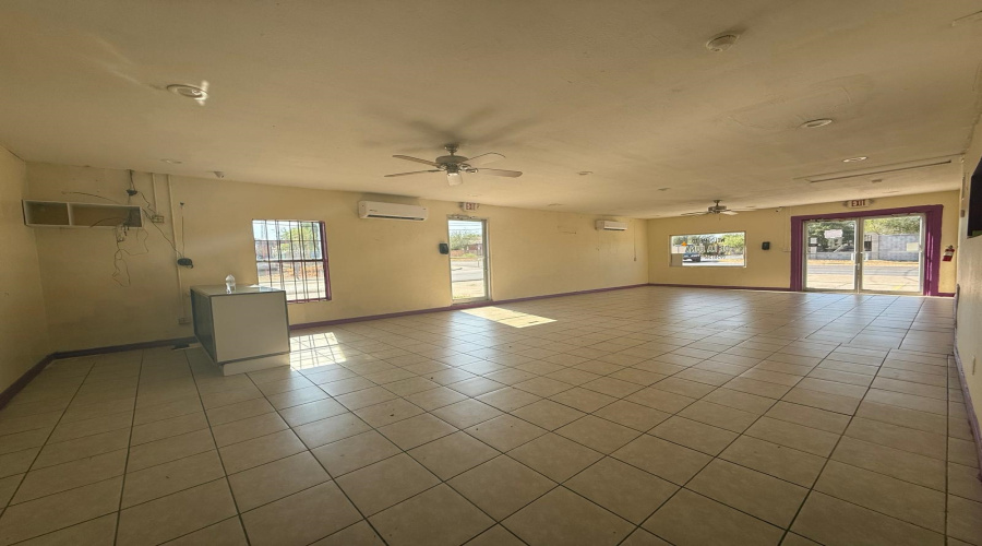 1402 Centeno Ln, Rio Bravo, Texas 78046, 1 Room Rooms,2 BathroomsBathrooms,Commercial retail/office,For Sale,1402 Centeno Ln,20261444