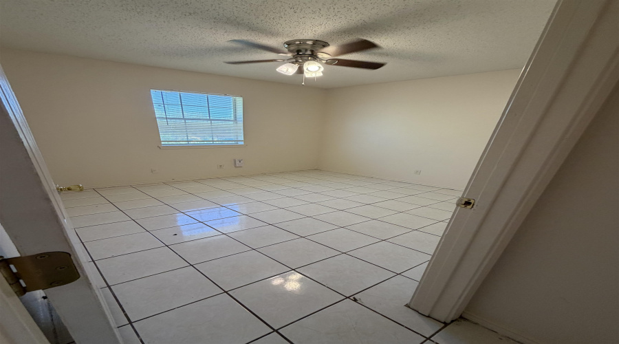 2605 Springfield Ave, Laredo, Texas 78040, 2 Bedrooms Bedrooms, 4 Rooms Rooms,1 BathroomBathrooms,Residential,For Rent,2605 Springfield Ave,20261441