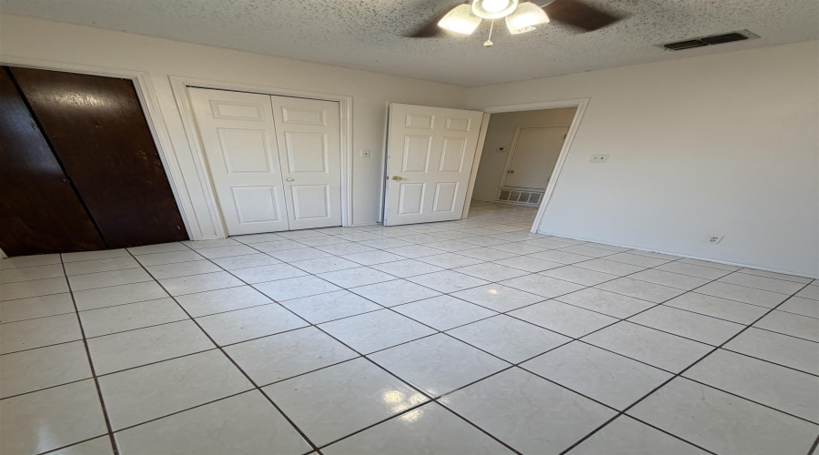 2605 Springfield Ave, Laredo, Texas 78040, 2 Bedrooms Bedrooms, 4 Rooms Rooms,1 BathroomBathrooms,Residential,For Rent,2605 Springfield Ave,20261441