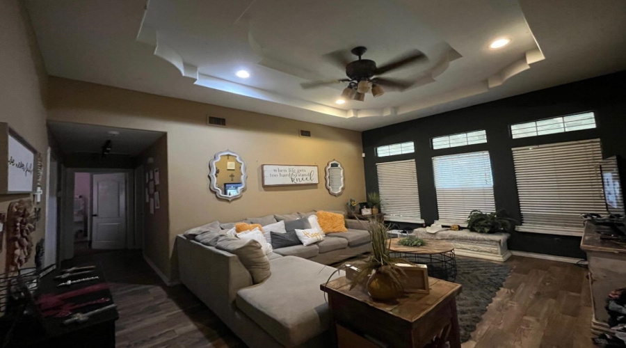 37 Los Lobos Blvd., Hebbronville, Texas 78361, 3 Bedrooms Bedrooms, 5 Rooms Rooms,2 BathroomsBathrooms,Residential,For Sale,37 Los Lobos Blvd.,20261443