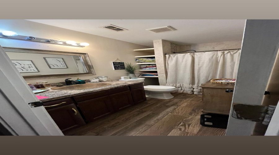 37 Los Lobos Blvd., Hebbronville, Texas 78361, 3 Bedrooms Bedrooms, 5 Rooms Rooms,2 BathroomsBathrooms,Residential,For Sale,37 Los Lobos Blvd.,20261443