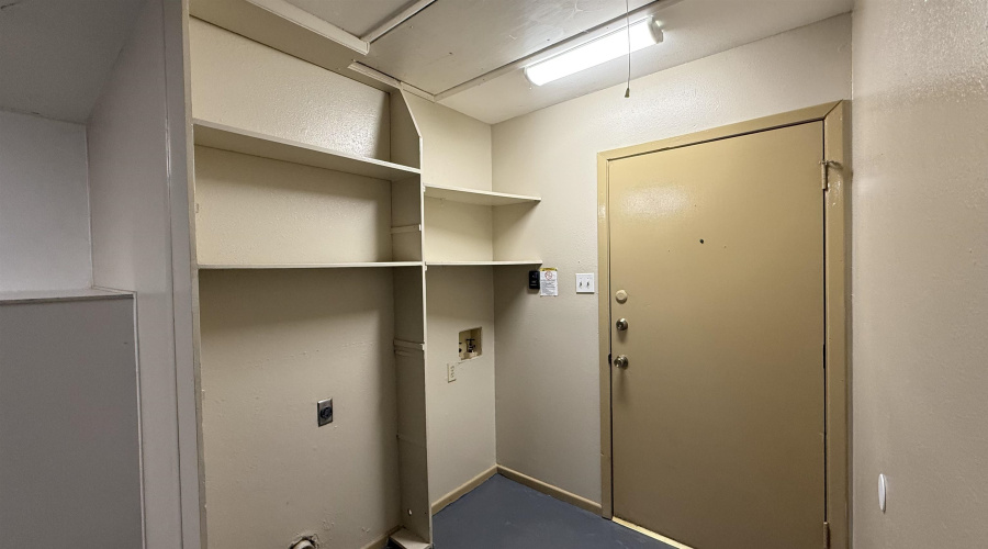 8635 Oakridge Lp, Laredo, Texas 78045, 3 Bedrooms Bedrooms, 5 Rooms Rooms,2 BathroomsBathrooms,Residential,For Sale,8635 Oakridge Lp,20261447