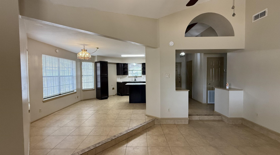 8635 Oakridge Lp, Laredo, Texas 78045, 3 Bedrooms Bedrooms, 5 Rooms Rooms,2 BathroomsBathrooms,Residential,For Sale,8635 Oakridge Lp,20261447