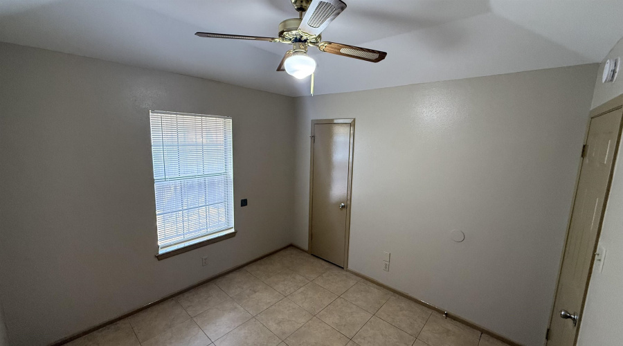 8635 Oakridge Lp, Laredo, Texas 78045, 3 Bedrooms Bedrooms, 5 Rooms Rooms,2 BathroomsBathrooms,Residential,For Sale,8635 Oakridge Lp,20261447