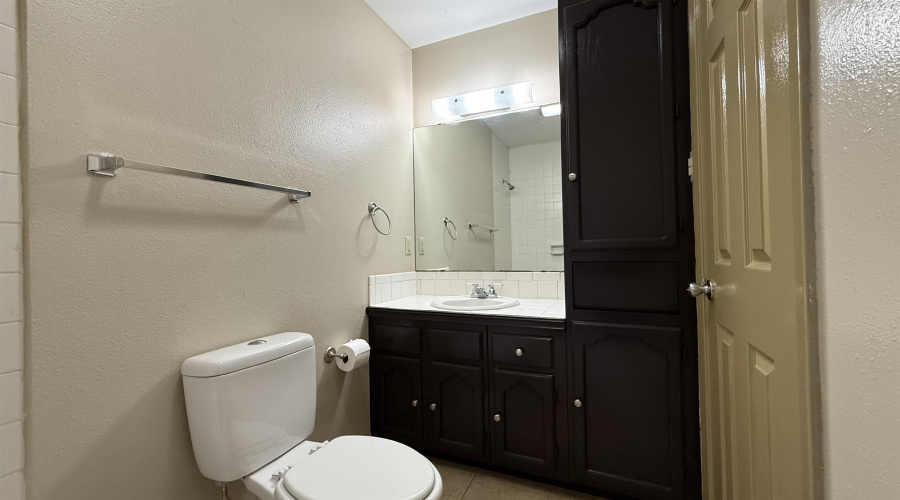 8635 Oakridge Lp, Laredo, Texas 78045, 3 Bedrooms Bedrooms, 5 Rooms Rooms,2 BathroomsBathrooms,Residential,For Sale,8635 Oakridge Lp,20261447