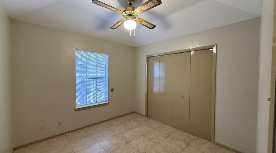 8635 Oakridge Lp, Laredo, Texas 78045, 3 Bedrooms Bedrooms, 5 Rooms Rooms,2 BathroomsBathrooms,Residential,For Sale,8635 Oakridge Lp,20261447