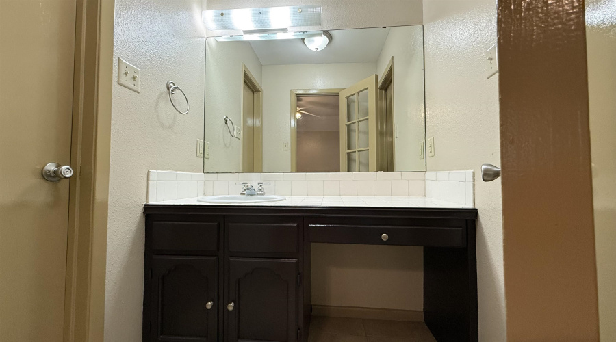 8635 Oakridge Lp, Laredo, Texas 78045, 3 Bedrooms Bedrooms, 5 Rooms Rooms,2 BathroomsBathrooms,Residential,For Sale,8635 Oakridge Lp,20261447