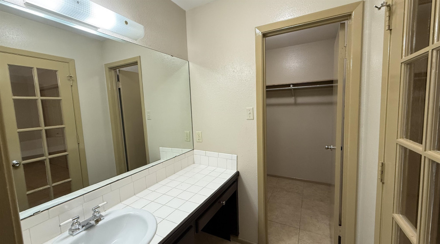 8635 Oakridge Lp, Laredo, Texas 78045, 3 Bedrooms Bedrooms, 5 Rooms Rooms,2 BathroomsBathrooms,Residential,For Sale,8635 Oakridge Lp,20261447