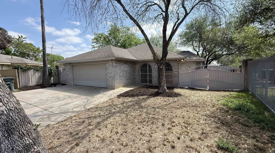 8635 Oakridge Lp, Laredo, Texas 78045, 3 Bedrooms Bedrooms, 5 Rooms Rooms,2 BathroomsBathrooms,Residential,For Sale,8635 Oakridge Lp,20261447