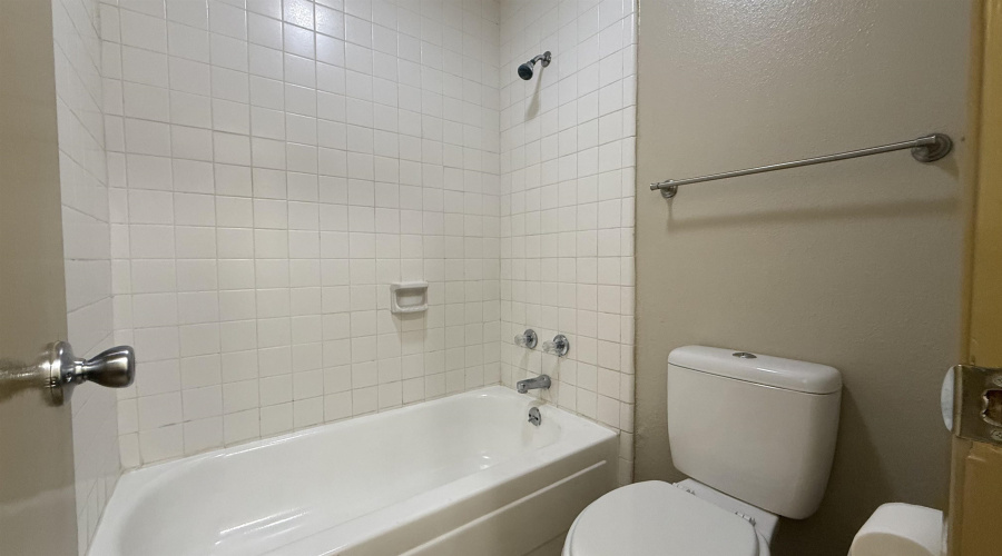 8635 Oakridge Lp, Laredo, Texas 78045, 3 Bedrooms Bedrooms, 5 Rooms Rooms,2 BathroomsBathrooms,Residential,For Sale,8635 Oakridge Lp,20261447