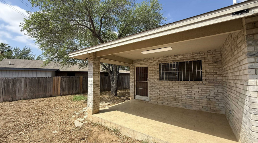 8635 Oakridge Lp, Laredo, Texas 78045, 3 Bedrooms Bedrooms, 5 Rooms Rooms,2 BathroomsBathrooms,Residential,For Sale,8635 Oakridge Lp,20261447