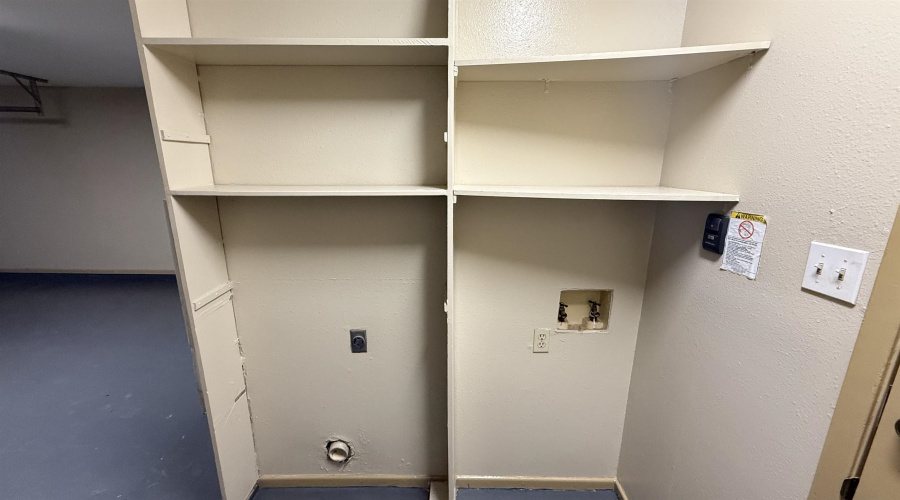 8635 Oakridge Lp, Laredo, Texas 78045, 3 Bedrooms Bedrooms, 5 Rooms Rooms,2 BathroomsBathrooms,Residential,For Sale,8635 Oakridge Lp,20261447