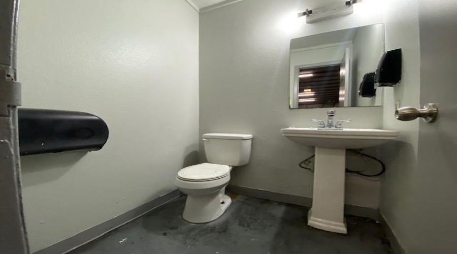 14202 Atlanta Dr, LAREDO, Texas 78045, 1 Bedroom Bedrooms, 11 Rooms Rooms,3 BathroomsBathrooms,Commercial/industrial,For Rent,14202 Atlanta Dr,20261450