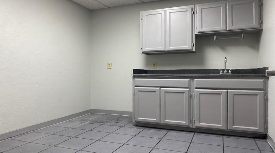 14202 Atlanta Dr, LAREDO, Texas 78045, 1 Bedroom Bedrooms, 11 Rooms Rooms,3 BathroomsBathrooms,Commercial/industrial,For Rent,14202 Atlanta Dr,20261450