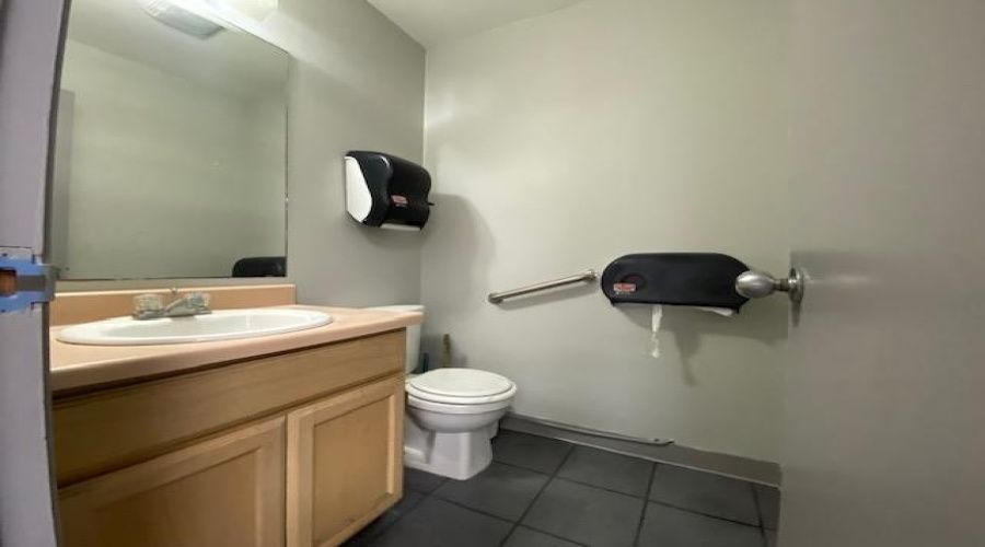 14202 Atlanta Dr, LAREDO, Texas 78045, 1 Bedroom Bedrooms, 11 Rooms Rooms,3 BathroomsBathrooms,Commercial/industrial,For Rent,14202 Atlanta Dr,20261450