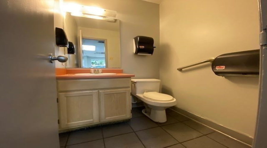 14202 Atlanta Dr, LAREDO, Texas 78045, 1 Bedroom Bedrooms, 11 Rooms Rooms,3 BathroomsBathrooms,Commercial/industrial,For Rent,14202 Atlanta Dr,20261450