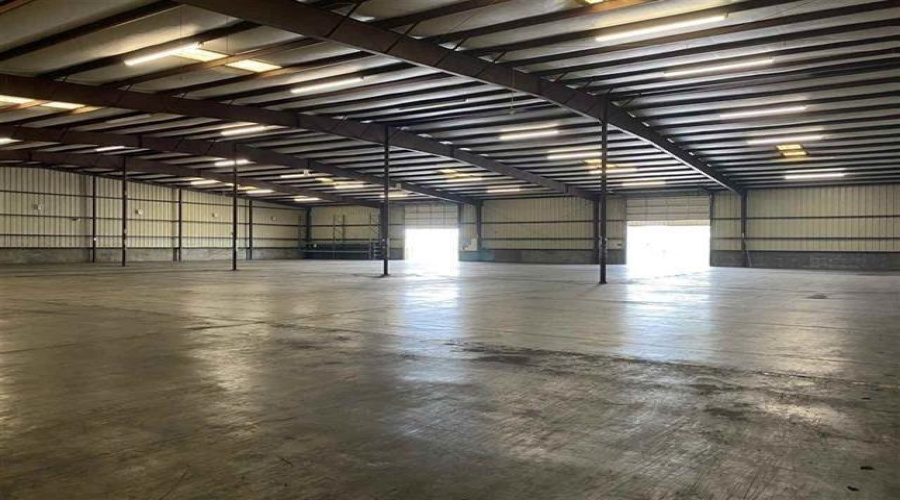 14202 Atlanta Dr, LAREDO, Texas 78045, 1 Bedroom Bedrooms, 11 Rooms Rooms,3 BathroomsBathrooms,Commercial/industrial,For Rent,14202 Atlanta Dr,20261450