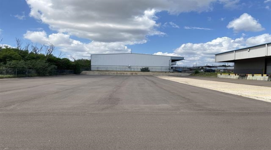 14202 Atlanta Dr, LAREDO, Texas 78045, 1 Bedroom Bedrooms, 11 Rooms Rooms,3 BathroomsBathrooms,Commercial/industrial,For Rent,14202 Atlanta Dr,20261450