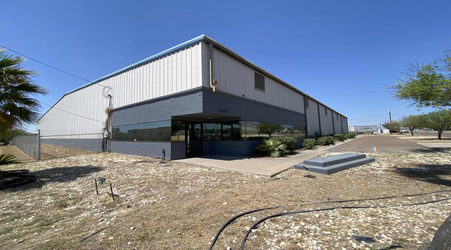 14202 Atlanta Dr, LAREDO, Texas 78045, 1 Bedroom Bedrooms, 11 Rooms Rooms,3 BathroomsBathrooms,Commercial/industrial,For Rent,14202 Atlanta Dr,20261450