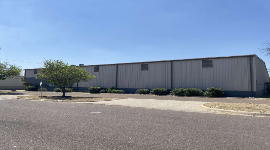 14202 Atlanta Dr, LAREDO, Texas 78045, 1 Bedroom Bedrooms, 11 Rooms Rooms,3 BathroomsBathrooms,Commercial/industrial,For Rent,14202 Atlanta Dr,20261450