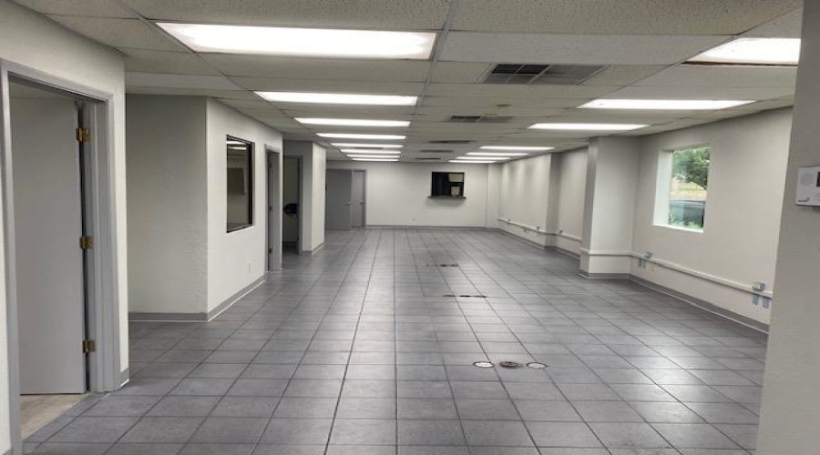 14202 Atlanta Dr, LAREDO, Texas 78045, 1 Bedroom Bedrooms, 11 Rooms Rooms,3 BathroomsBathrooms,Commercial/industrial,For Rent,14202 Atlanta Dr,20261450