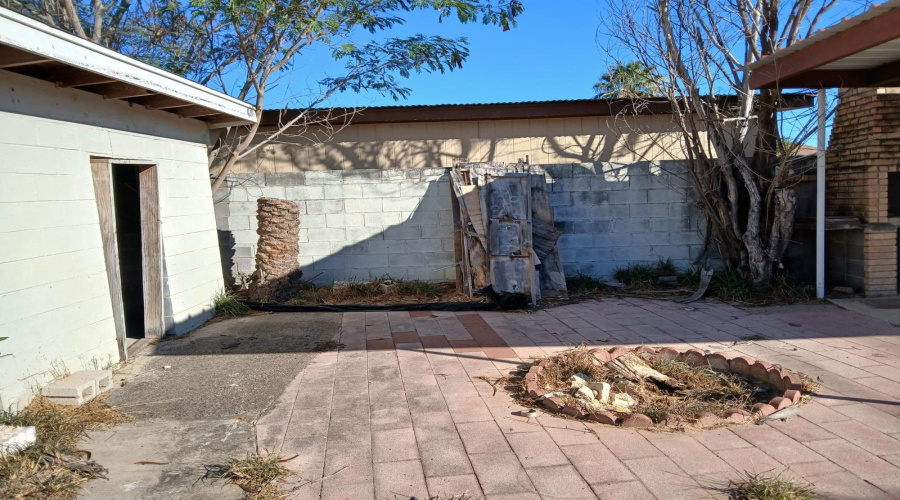 2220 E Plum St, Laredo, Texas 78043, 3 Bedrooms Bedrooms, 6 Rooms Rooms,3 BathroomsBathrooms,Residential,For Sale,2220 E Plum St,20261448