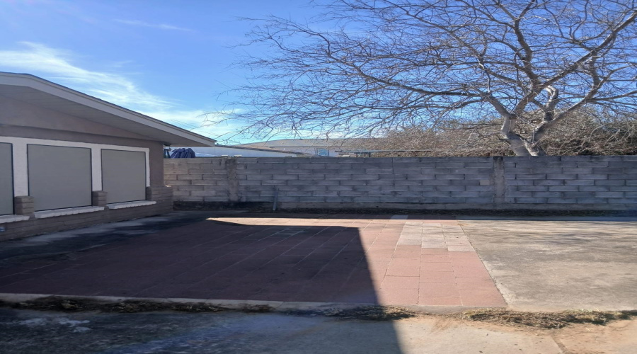 2220 E Plum St, Laredo, Texas 78043, 3 Bedrooms Bedrooms, 6 Rooms Rooms,3 BathroomsBathrooms,Residential,For Sale,2220 E Plum St,20261448