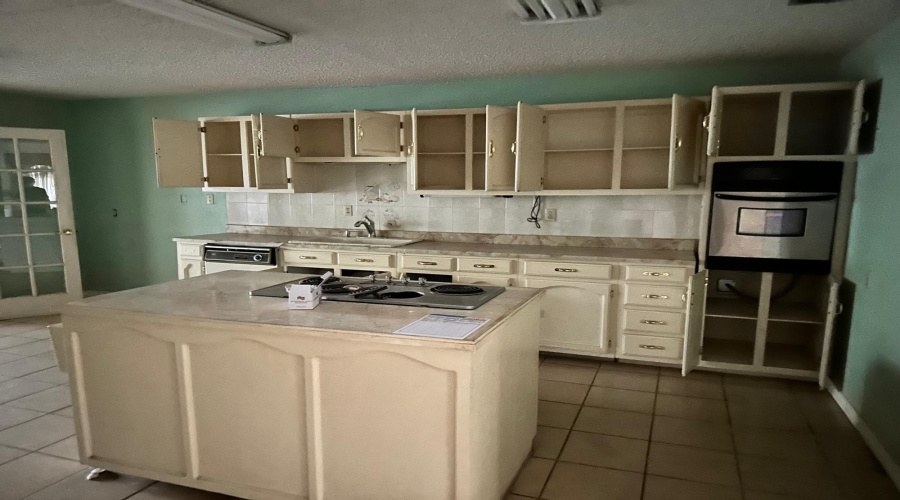 2220 E Plum St, Laredo, Texas 78043, 3 Bedrooms Bedrooms, 6 Rooms Rooms,3 BathroomsBathrooms,Residential,For Sale,2220 E Plum St,20261448