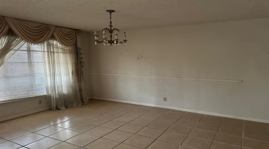 2220 E Plum St, Laredo, Texas 78043, 3 Bedrooms Bedrooms, 6 Rooms Rooms,3 BathroomsBathrooms,Residential,For Sale,2220 E Plum St,20261448
