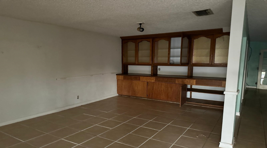 2220 E Plum St, Laredo, Texas 78043, 3 Bedrooms Bedrooms, 6 Rooms Rooms,3 BathroomsBathrooms,Residential,For Sale,2220 E Plum St,20261448