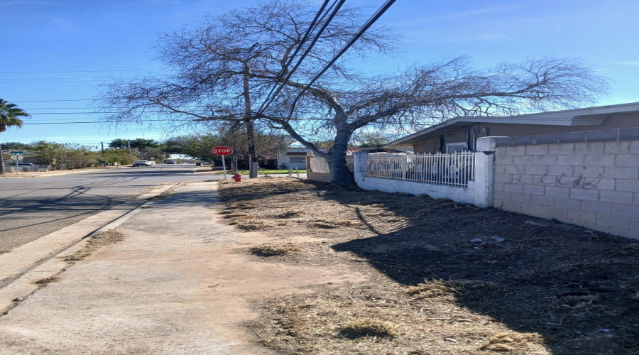 2220 E Plum St, Laredo, Texas 78043, 3 Bedrooms Bedrooms, 6 Rooms Rooms,3 BathroomsBathrooms,Residential,For Sale,2220 E Plum St,20261448